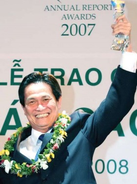 Ông Đặng Văn Thành tại một lễ trao giải cho Sacombank năm 2008.