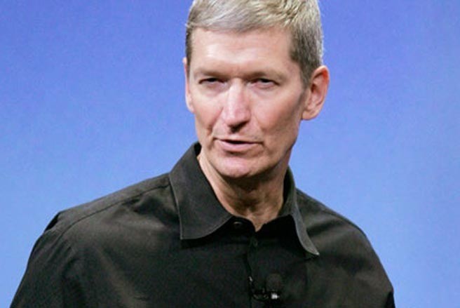 2. Tim Cook Giám đốc điều hành Apple Bất chấp nội bộ quản lý công ty đang xào xáo, năm đầu tiên trọn vẹn của Tim Cook trên cương vị giám đốc điều hành hãng đã có được những bước tiến vững chắc. Cổ phiếu Apple đã vọt lên mức cao nhất mọi thời đại 705,07 USD, mẫu iPhone 5 bán được hơn 5 triệu sản phẩm trong tuần đầu tiên ra mắt, một kỷ lục mới của công ty.