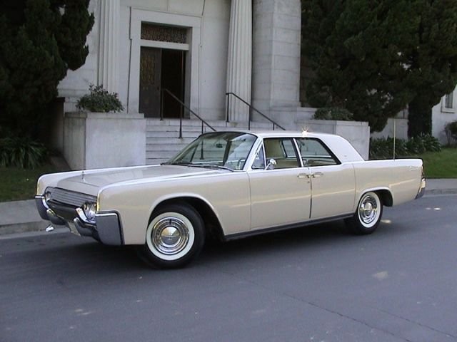 Continental 1961 được trang bị động cơ V8, công suất lên đến 300 mã lực. Không chỉ có tầm ảnh hưởng trong quá khứ, hiện nay thiết kế này vẫn có những ảnh hưởng nhất định đến các sản phẩm của Lincoln