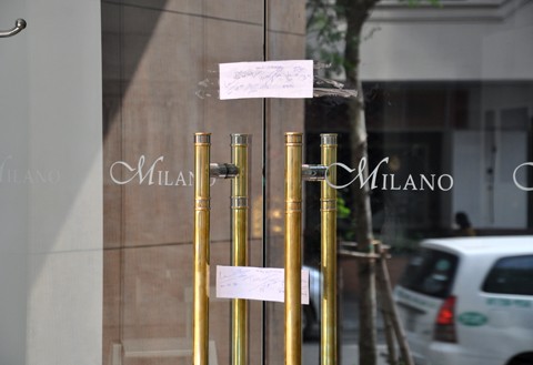 Cửa hàng Milano tại 88 Đồng Khởi bị niêm phong. Ảnh: Quốc Thắng