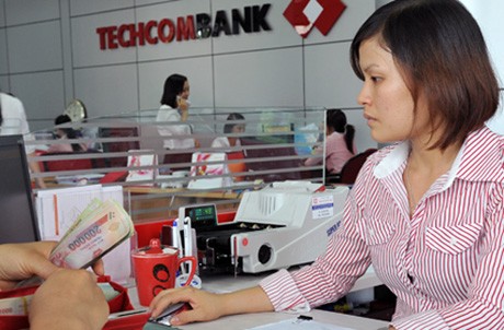 Năm ngoái, thưởng Tết của Techcombank vẫn khoảng 2-4 tháng lương. Ảnh: Hoàng Hà.