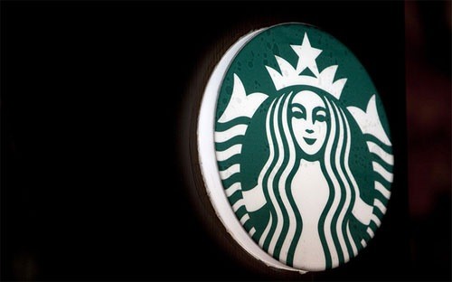 Starbucks mở cửa hiệu đầu tiên tại TP.HCM cùng với đối tác Hong Kong Maxim’s Group... Theo nhận xét của Starbucks, Việt Nam có một bề dày văn hóa uống cà phê, không giống như ở Ấn Độ và Trung Quốc, nơi người dân thích dùng trà hơn