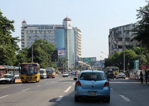 Thị trường bất động sản Yangon, Myanmar được đánh giá chỉ mới nóng 20 độ C, khan hiếm văn phòng cho thuê, căn hộ dịch vụ, khách sạn và có thể đạt 80 độ C vào năm 2018. Ảnh: Vũ Lê