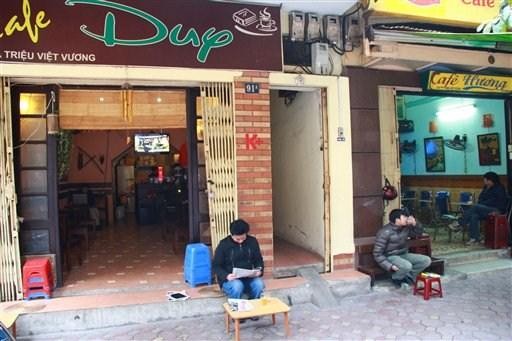 Một góc cà phê vỉa hè trên phố Triệu Việt Vương, Hà Nội