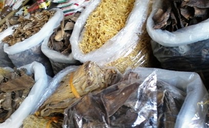 Theo lời của tiểu thương ở chợ Đồng Xuân, măng khô ở chợ Đồng Xuân đều sử dụng lưu huỳnh