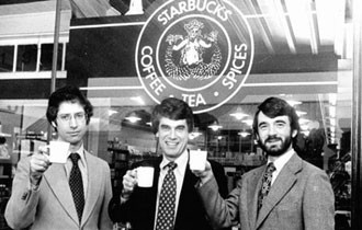Ba sáng lập viên của Starbucks: Zev Siegl, Jerry Baldwin và Gordon Bowker Ba sáng lập viên của Starbucks: Zev Siegl, Jerry Baldwin và Gordon Bowker