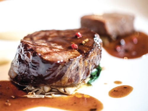 “Chân dung” đĩa thịt bò 2,3 triệu đồng ở khách sạn Park Hyatt Saigon.