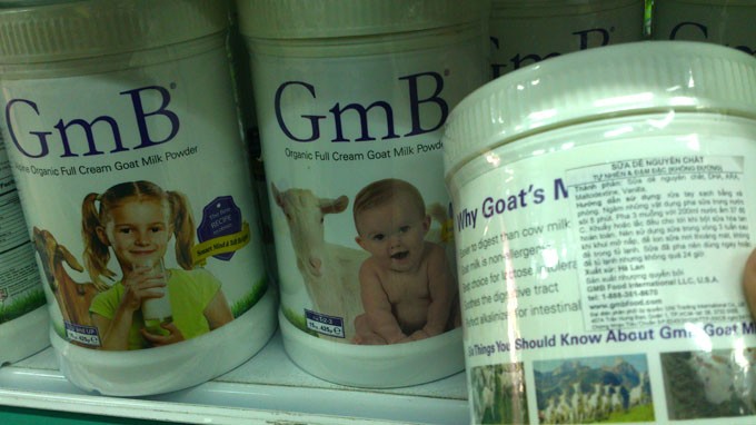 Sữa dê GmB được bày bán tại siêu thị Medicare - Ảnh: Thế Kiệt