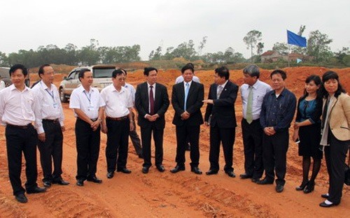 Đoàn công tác của Ban Kinh tế Trung ương đi thăm khu công nghiệp Yên Bình 1 trong khu tổ hợp Yên Bình.