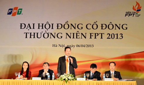 Chủ tịch Trương Gia Bình (giữa) tiếp tục kiêm nhiệm Tổng giám đốc FPT. Ảnh: PV