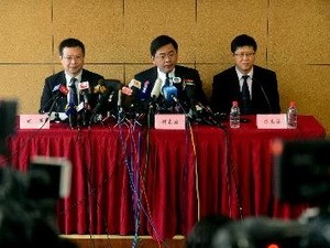 Các bác sĩ trong cuộc họp báo thông báo về tình trạng sức khỏe của bé gái 7 tuổi, trường hợp đầu tiên ở Bắc Kinh nhiễm virus cúm H7N9. (Ảnh: AFP/TTXVN)