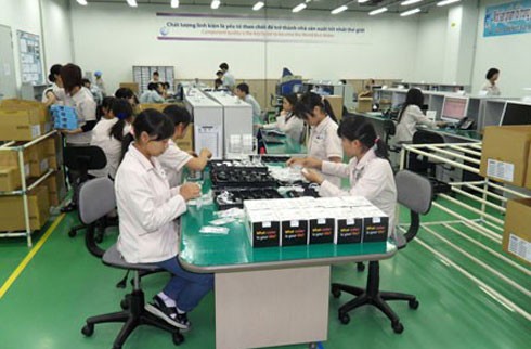 Thử nghiệm và đóng gói sản phẩm tại nhà máy Samsung Electronics Vietnam ở Bắc Ninh. Ảnh: Thanh Tuấn