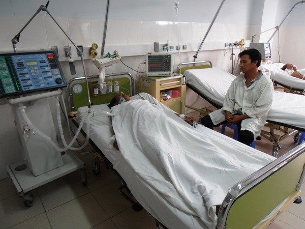 Anh T đang điều trị tại bệnh viện tỉnh Khánh Hòa trong tình trạng nguy kịch.