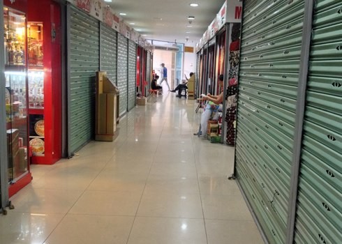 Nhiều gian hàng đóng cửa tại Hàng Da Galleria. Ảnh: Anh Quân
