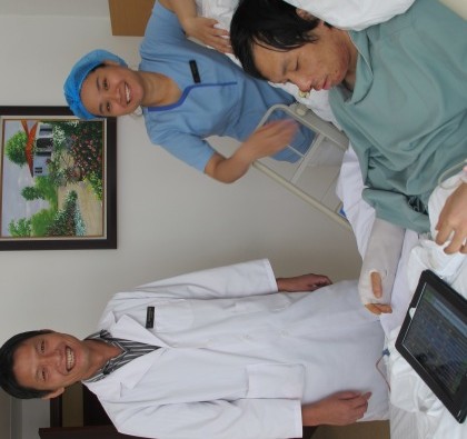 Anh Thuận được chăm sóc tận tình tại bệnh viện Vinmec sau phẫu thuật.