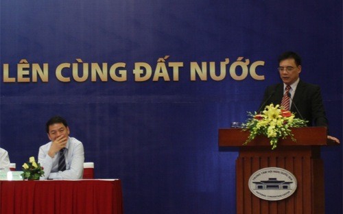 Viện trưởng Viện Kinh tế Việt Nam, TS. Trần Đình Thiên phát biểu tại cuộc tọa đàm “Doanh nhân trẻ Việt Nam 20 năm đi lên cùng đất nước” - Ảnh: CTV.