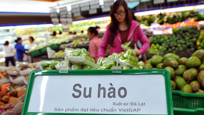 Rau, củ “đạt tiêu chuẩn VietGap” bán tại siêu thị - Ảnh: Thanh Đạm