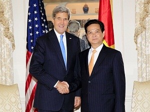 Thủ tướng Nguyễn Tấn Dũng hội kiến Ngoại trưởng Hoa Kỳ John Kerry (Nguồn: TTXVN)