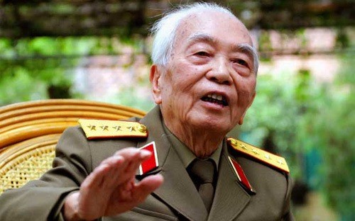 Đại tướng Võ Nguyên Giáp là Tổng tư lệnh tối cao của Quân đội Nhân dân Việt Nam trong hai cuộc kháng chiến chống Pháp và chống Mỹ. Ông trực tiếp hoặc tham gia chỉ huy nhiều chiến dịch quân sự lớn, trong đó có chiến dịch Điện Biên Phủ (1954) và chiến dịch Hồ Chí Minh (1975), những cột mốc quan trọng trong lịch sử đất nước.