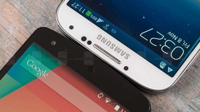 Google Nexus 5 và Samsung Galaxy S4