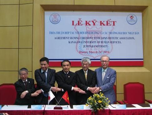 Ngày 24/3/2014, Đại học Y Hà Nội đã ký thỏa thuận hợp tác với Hội Dinh dưỡng Nhật Bản, Đại học Dịch vụ Nhân sinh Kanagawa và Đại học Jumonji, Nhật Bản.