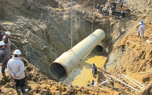 Đường ống dẫn nước Sông Đà do chính Vinaconex tự sản xuất từ vật liệu chính là sợi thuỷ tinh.