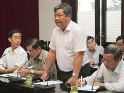 Ông Nguyễn Đạt Tường (đứng) sẽ rời chức vụ Tổng giám đốc Tổng công ty Đường sắt Việt Nam.