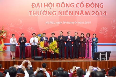 Ra mắt thành viên HĐQT và Ban kiểm soát nhiệm kỳ 2014 - Ảnh: Mạnh Thắng