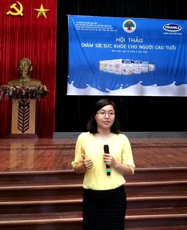 Bà Nguyễn Thị Mỹ Hòa – Trưởng ban nhãn hiệu, ngành hàng sữa bột (Vinamilk) chia sẻ những thông tin hữu ích của các sản phẩm dinh dưỡng dành cho người cao tuổi.