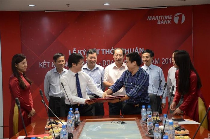 Lễ ký kết thỏa thuận hỗ trợ vốn vay giữa Maritime Bank và đại diện 4 doanh nghiệp vào ngày 22/08/2014.