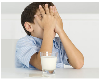 Đâu là cách giúp con uống sữa chủ động mỗi ngày?
