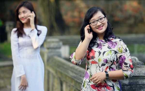 Nguyễn Đức Tâm An (bên phải) – Thủ khoa kép của Đại học sư phạm Hà Nội gắn bó với mạng Viettel từ khi mới vào trường đến khi tốt nghiệp.