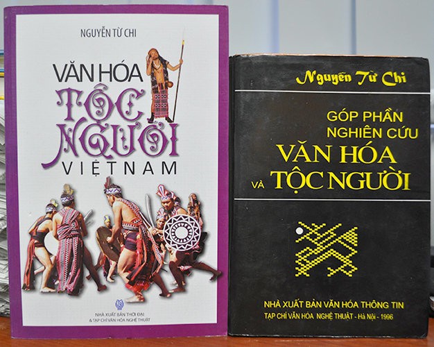 Cuốn sách của nhà dân tộc học Nguyễn Từ Chi (bìa trái) bị tái bản cẩu thả so với bản sách gốc