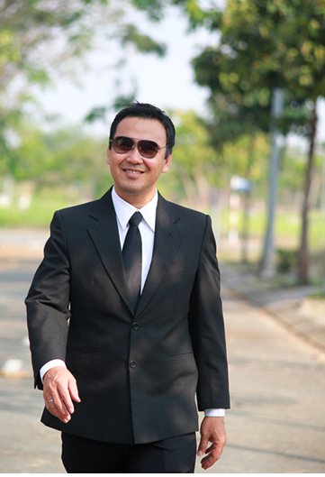 James Bond Việt Nam – biệt danh mới của MC Quyền Linh.