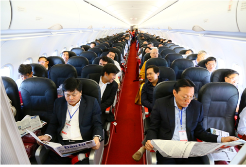 Lần đầu tiên tại Việt Nam một hãng hàng không tư nhân – Vietjet đã tháp tùng đoàn lãnh đạo cấp cao nước CHXHCN Việt Nam và gần 100 doanh nhân tiêu biểu đại diện cho những doanh nghiệp hàng đầu tại Việt Nam tới thăm và làm việc tại tại nước Cộng hòa Ấn Độ.