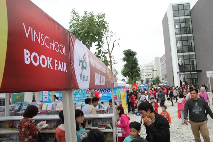 Hội sách Vinschool Book Fair đã thu hút hàng nghìn Phụ huynh và học sinh tới tham dự