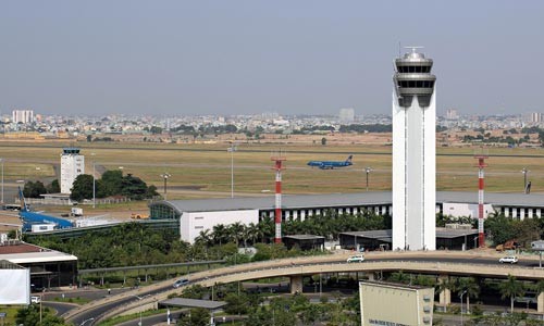 Đài kiểm soát không lưu Cảng hàng không Tân Sơn Nhất có tổng vốn đầu tư 400 tỷ đồng, đưa vào khai thác từ tháng 6/2013.