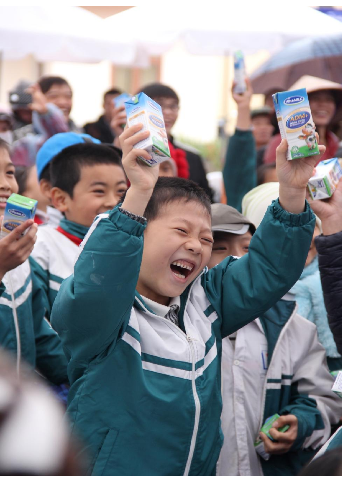 Trong tháng 12 này, Vinamilk sẽ tiếp tục đến với trẻ em tỉnh Thái Bình. Quỹ sữa Vươn Cao Việt Nam đến với trẻ em huyện đảo Cô Tô, Quảng Ninh.