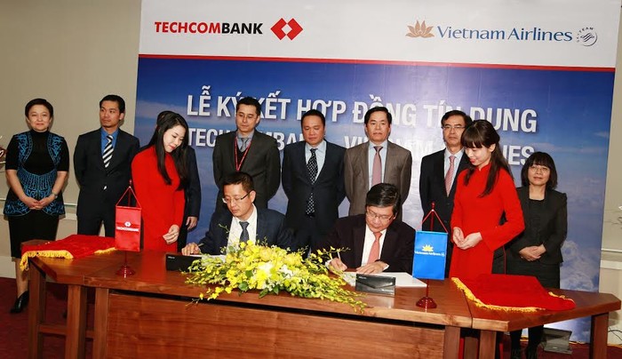Ngân hàng TMCP Kỹ Thương Việt Nam (Tehcombank) và Tổng Công ty Hàng không Việt Nam (Vietnam Airlines) đã ký kết 02 hợp đồng Tín dụng với giá trị lên tới gần 2.000 tỷ đồng...