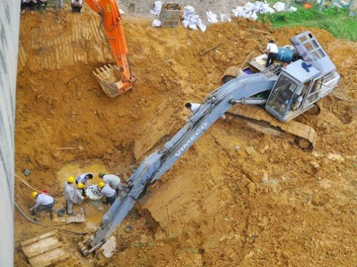 Sự cố vỡ đường ống nước Sông Đà gần đây nhất vào tháng 7/2014. Ảnh: Bá Đô.