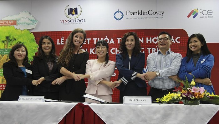 Tháng 12/2014, Hệ thống giáo dục Vinschool đã ký thỏa thuận hợp tác với FCE Vietnam để triển khai chương trình “Lãnh đạo tự thân” (The Leader in Me) của Tổ chức giáo dục toàn cầu Franklin Covey trên toàn hệ thống nhằm rèn luyện cho học sinh 7 thói quen tốt để trở nên thành đạt.