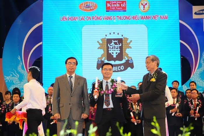 Tổng công ty CP Bia – Rượu – Nước giải khát Hà Nội (HABECO) vinh dự nhận giải thưởng Thương hiệu mạnh Việt Nam 2014.