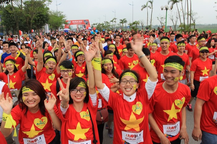 Không chỉ đem lại lợi ích thiết thực cho các em học sinh Trường THCS Chiềng Sơ, Sơn La, Giải chạy Edurun 2015 cũng đem lại cho chính 7.000 người tham gia cơ hội được làm việc thiện nguyện vì cộng đồng.