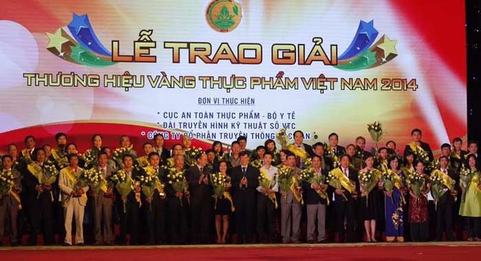 Đại diện các doanh nghiệp nhận giải thưởng Thương hiệu vàng thực phẩm Việt Nam năm 2014.