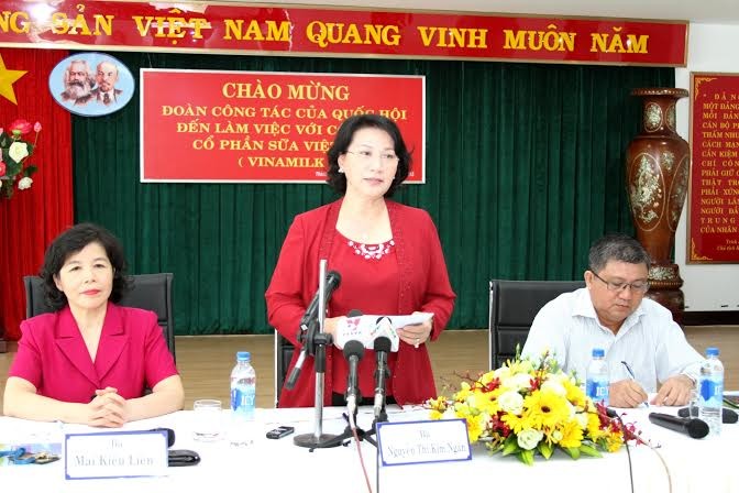 Bà Nguyễn Thị Kim Ngân, Ủy viên Bộ Chính trị - Phó Chủ tịch Quốc hội phát biểu tại buổi làm việc tại trụ sở làm việc của Công ty Cổ phần sữa Việt Nam (Vinamilk).