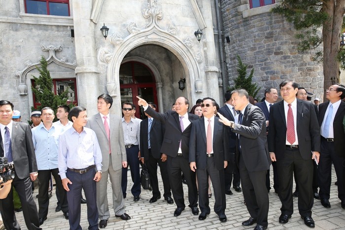 Thủ tướng Lào Thongsing Thammavong đến thăm Bà Nà Hills và làm việc với Tập đoàn Sun Group.