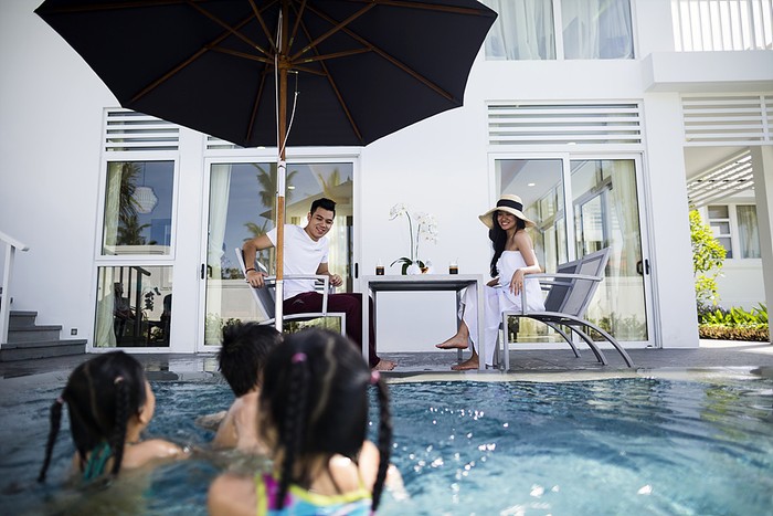 Bể bơi tuyệt đẹp ngay trong mỗi biệt thự Premier Village Đà Nẵng Resort.
