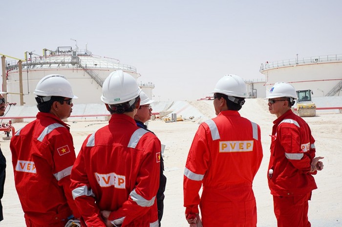 Đoàn công tác của PVEP tại công trình Nhà máy xử lý Bir Seba vào thời điểm tháng 5/2015.