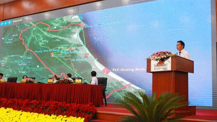 Ông Đặng Tất Thắng, Phó Tổng giám đốc Tập đoàn FLC giới thiệu ý tưởng đầu tư tổ hợp sân golf tại Quảng Bình.