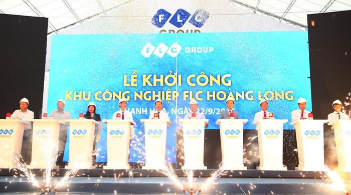 Các đại biểu thực hiện nghi lễ khởi công dự án Khu công nghiệp FLC Hoàng Long